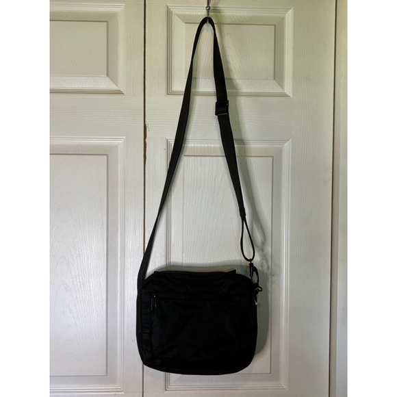 Travelon Antitheft Crossbody Bag - Picture 1 of 8